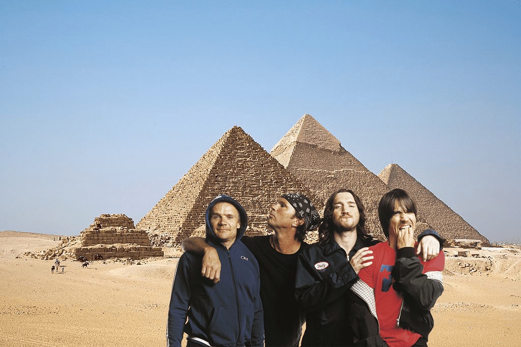 juni Perth Blackborough Vidner The Red Hot Chili Peppers are playing a gig in front of the Egyptian  pyramids | News - Music Crowns